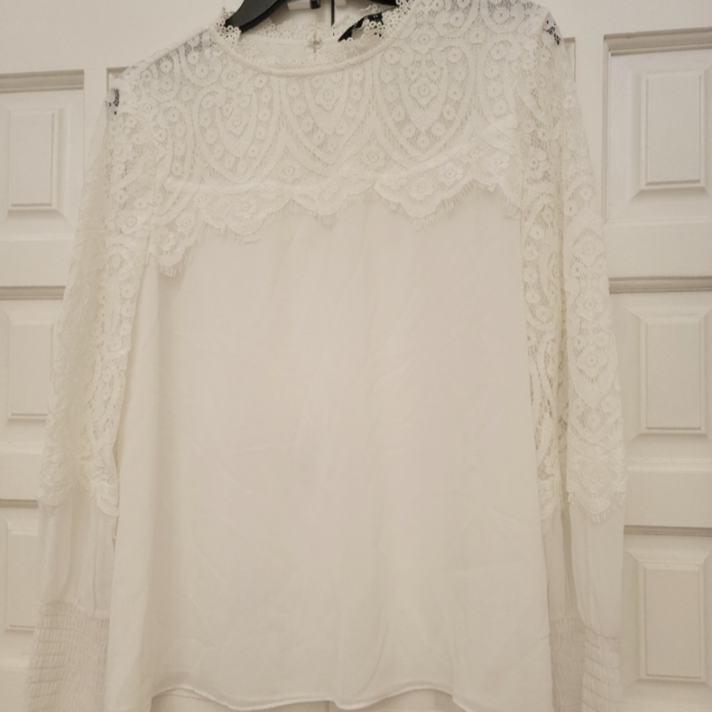 White House Black Market Lace accent long sleeve size 12 blouse.